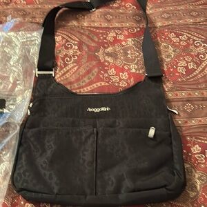 Baggallini black annimal print cross body bag